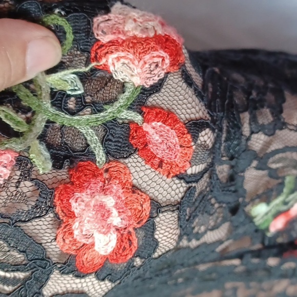 Gabby Skye  Floral Lace Fit-&-Flare Dress size 6 - Picture 3 of 7